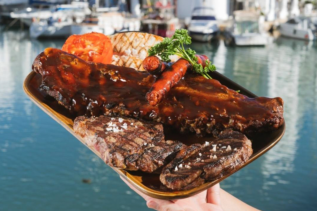 16 panda eating bamboo